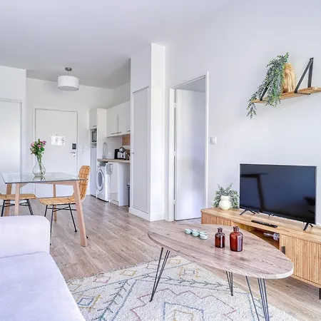 Daire Spacieux 2 Pieces Avec Balcon A Deux Pas De Paris - 354c *