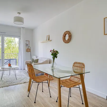 Spacieux 2 Pieces Avec Balcon A Deux Pas De Paris - 354c